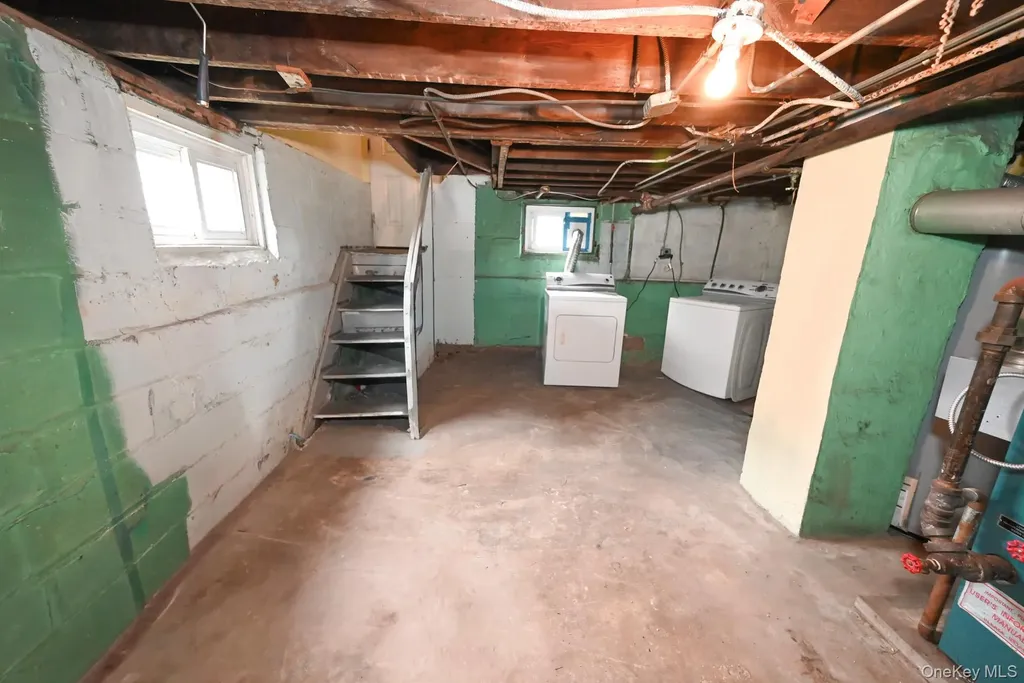 7025 71st Place Glendale NY 11385