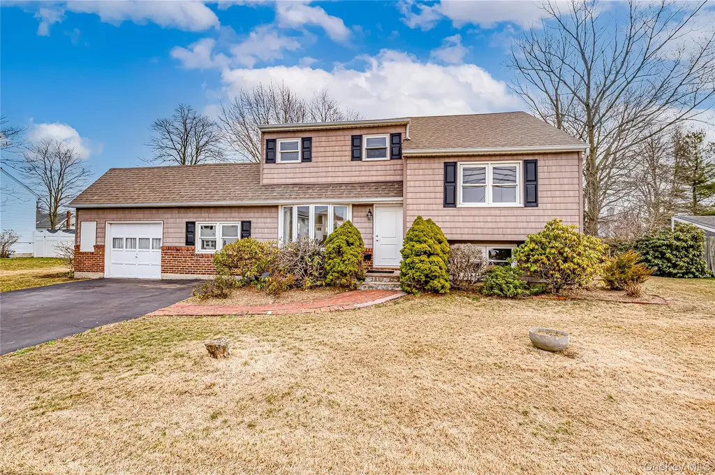 855 Pease Lane West Islip NY 11795