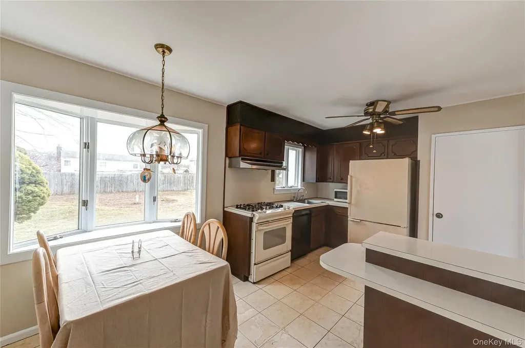 855 Pease Lane West Islip NY 11795