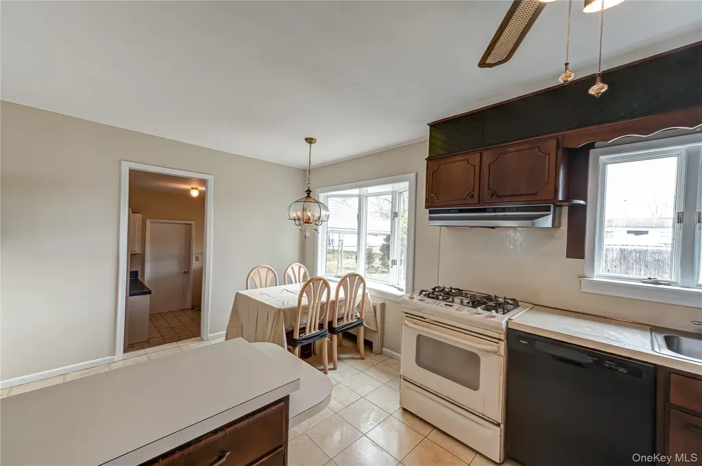 855 Pease Lane West Islip NY 11795