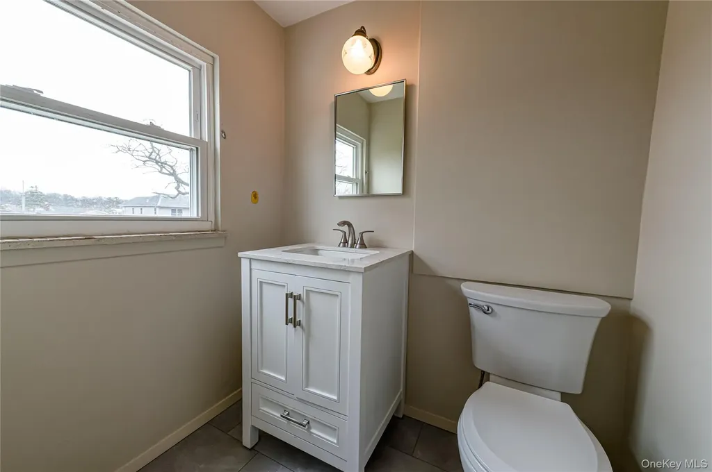 855 Pease Lane West Islip NY 11795
