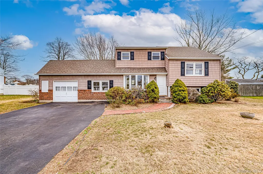 855 Pease Lane West Islip NY 11795