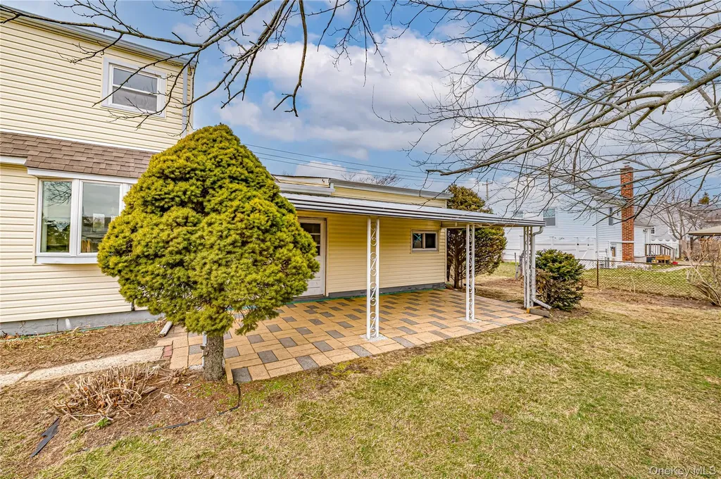 855 Pease Lane West Islip NY 11795