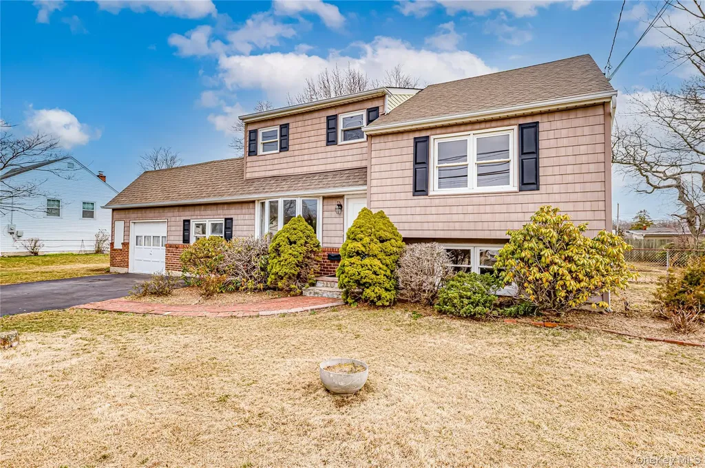 855 Pease Lane West Islip NY 11795
