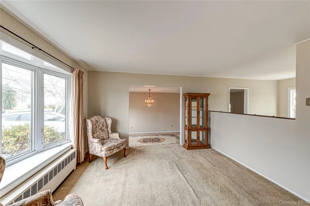 855 Pease Lane West Islip NY 11795