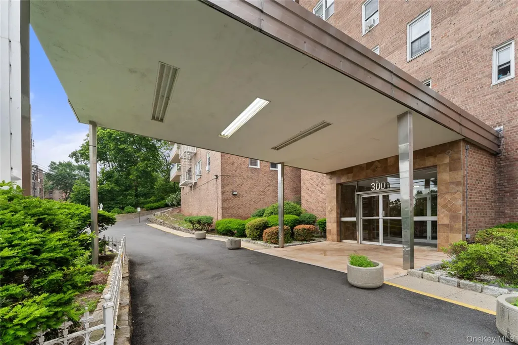 300 N Broadway Yonkers NY 10710