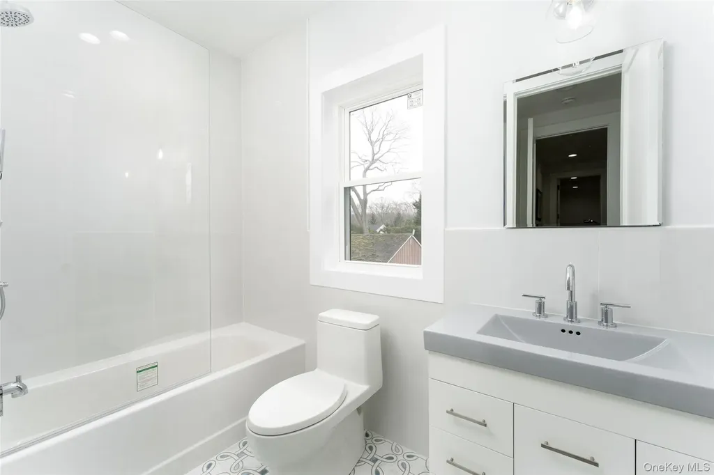 40 Waters Edge Road Southampton NY 11968