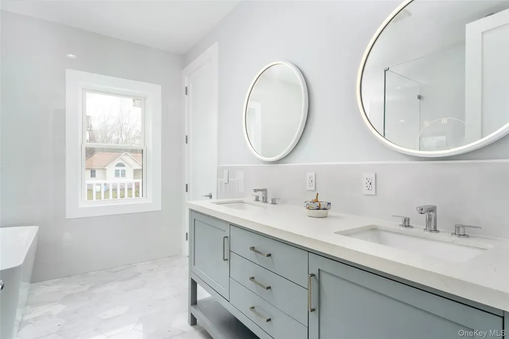 40 Waters Edge Road Southampton NY 11968