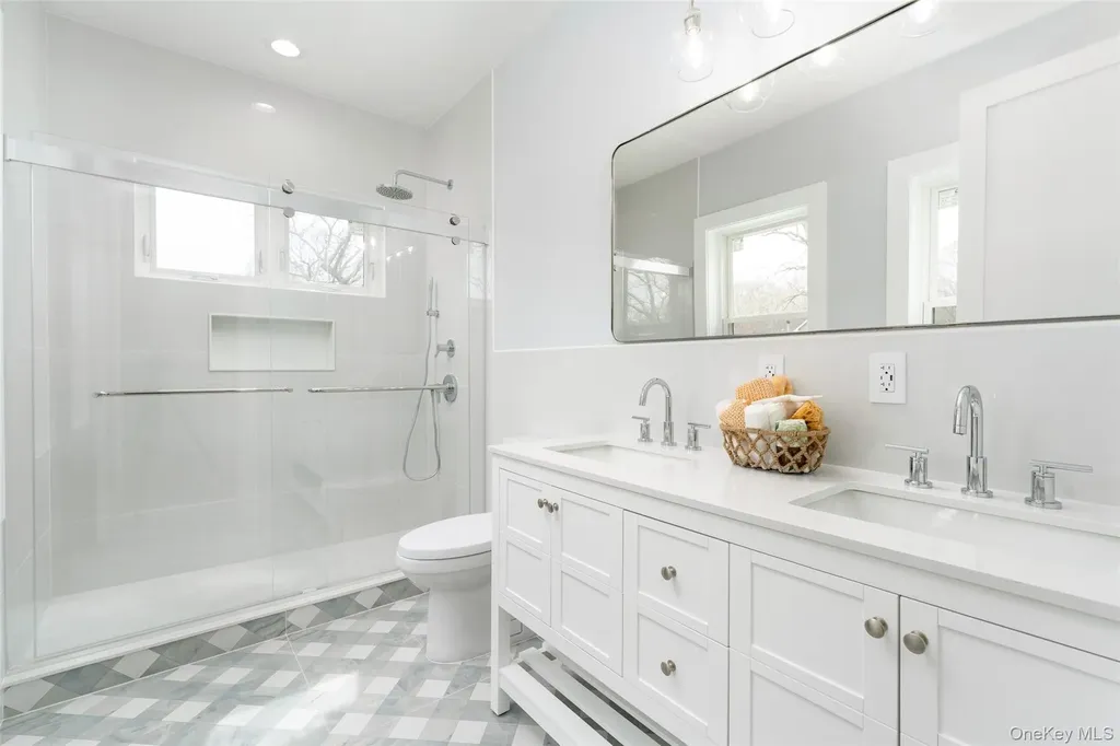 40 Waters Edge Road Southampton NY 11968