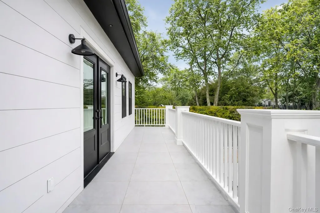 40 Waters Edge Road Southampton NY 11968
