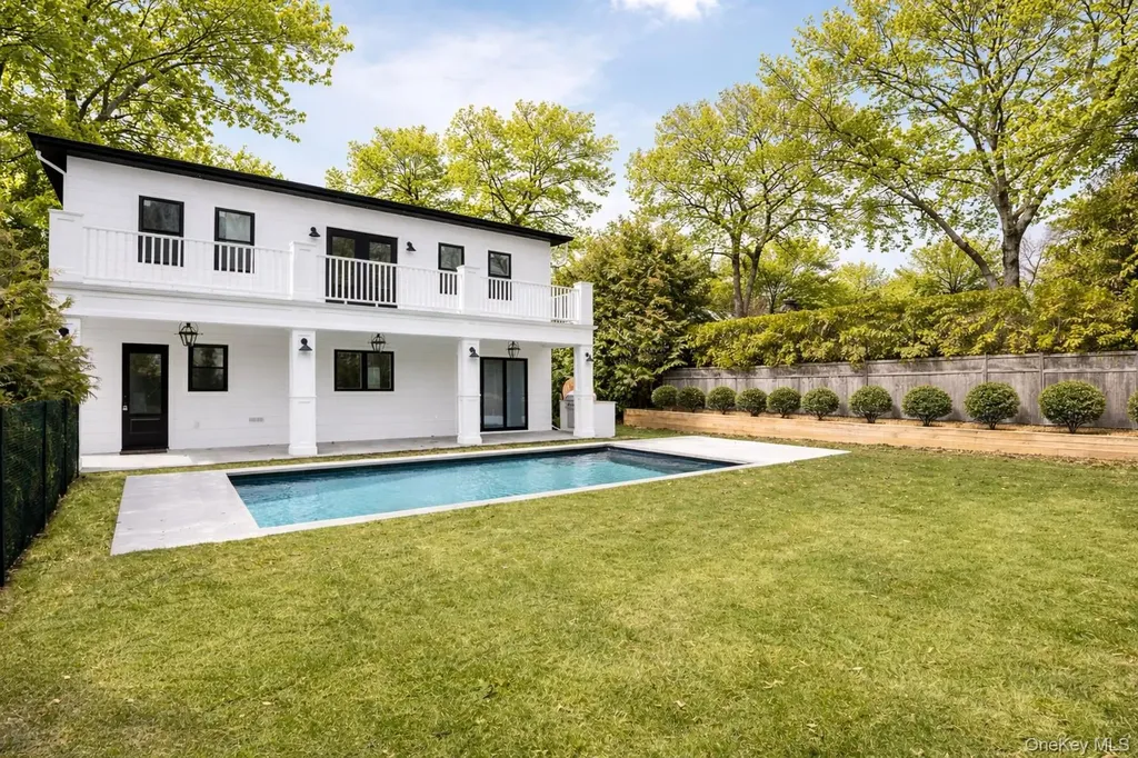 40 Waters Edge Road Southampton NY 11968