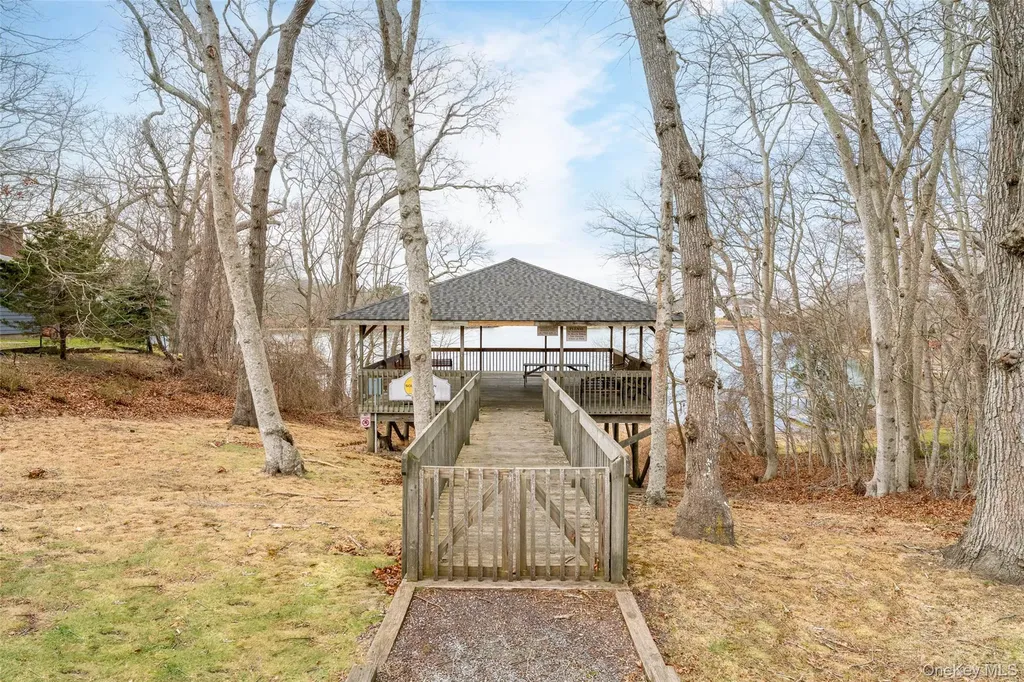 40 Waters Edge Road Southampton NY 11968