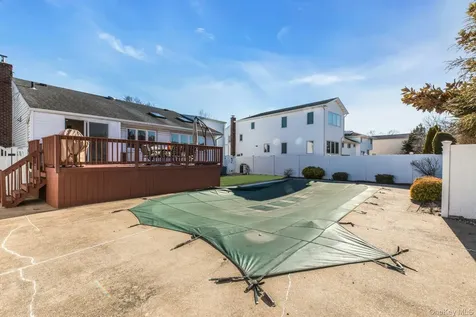 2505 Walters Court Bellmore NY 11710