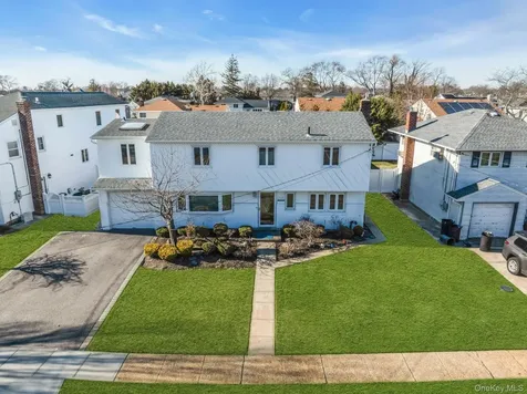 2505 Walters Court Bellmore NY 11710