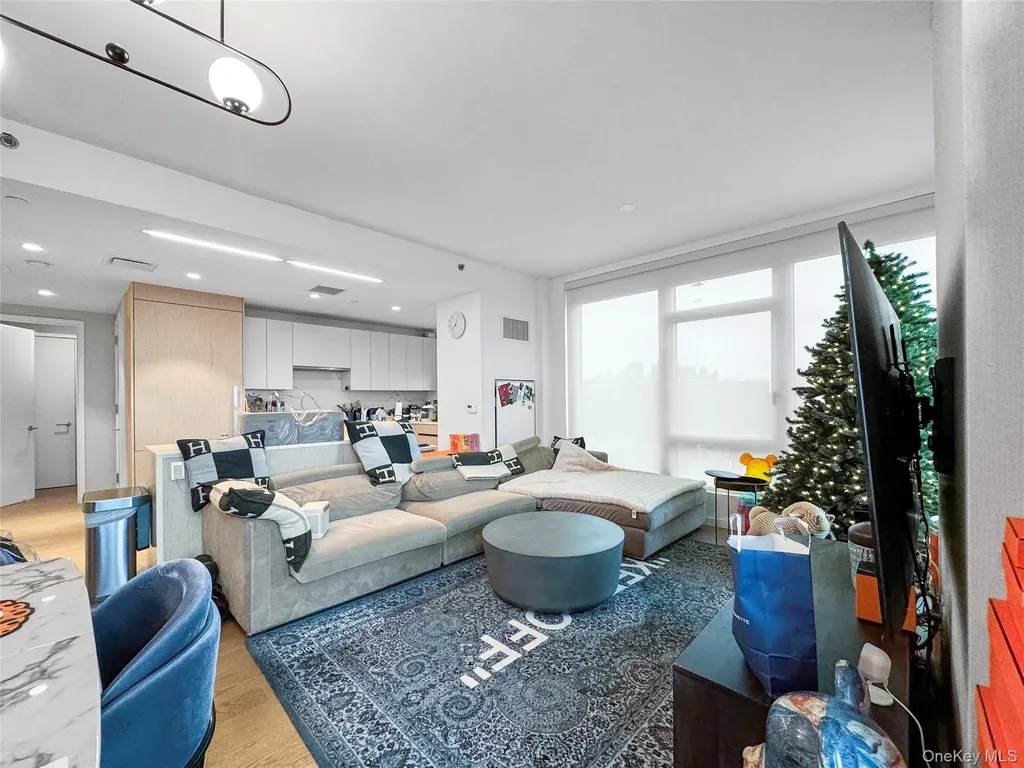 13327 39th Avenue Flushing NY 11354