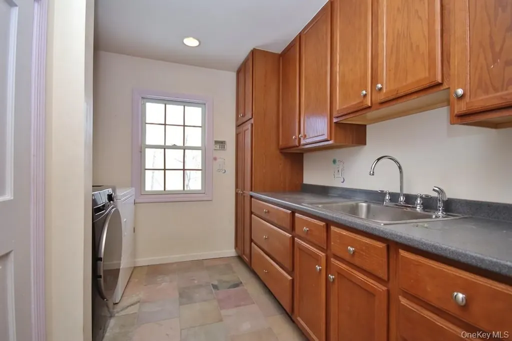 9 Crescent Lane Putnam Valley NY 10579