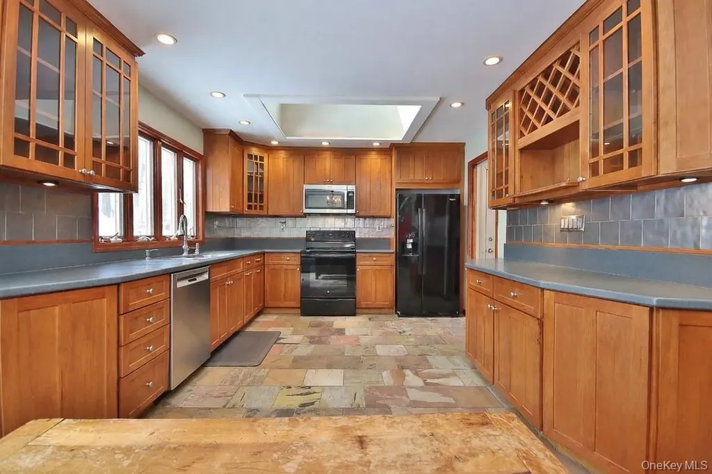 9 Crescent Lane Putnam Valley NY 10579