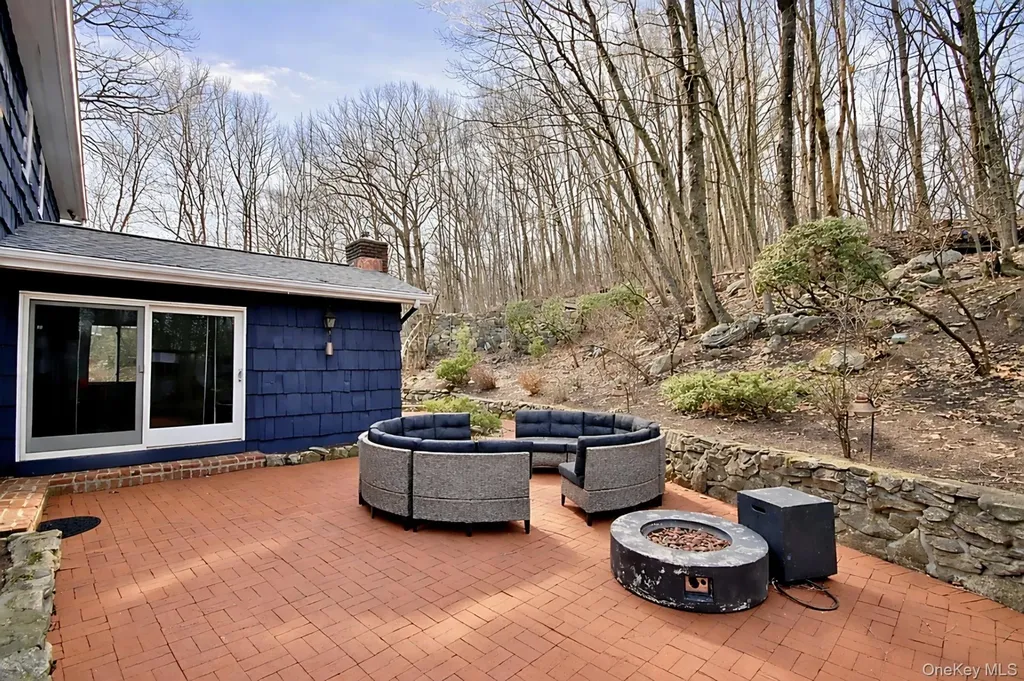 9 Crescent Lane Putnam Valley NY 10579