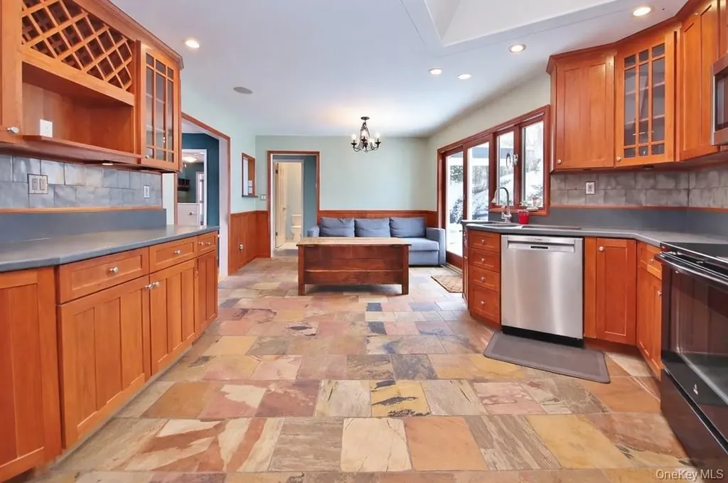 9 Crescent Lane Putnam Valley NY 10579