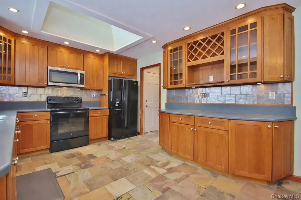 9 Crescent Lane Putnam Valley NY 10579
