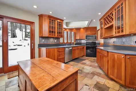 9 Crescent Lane Putnam Valley NY 10579