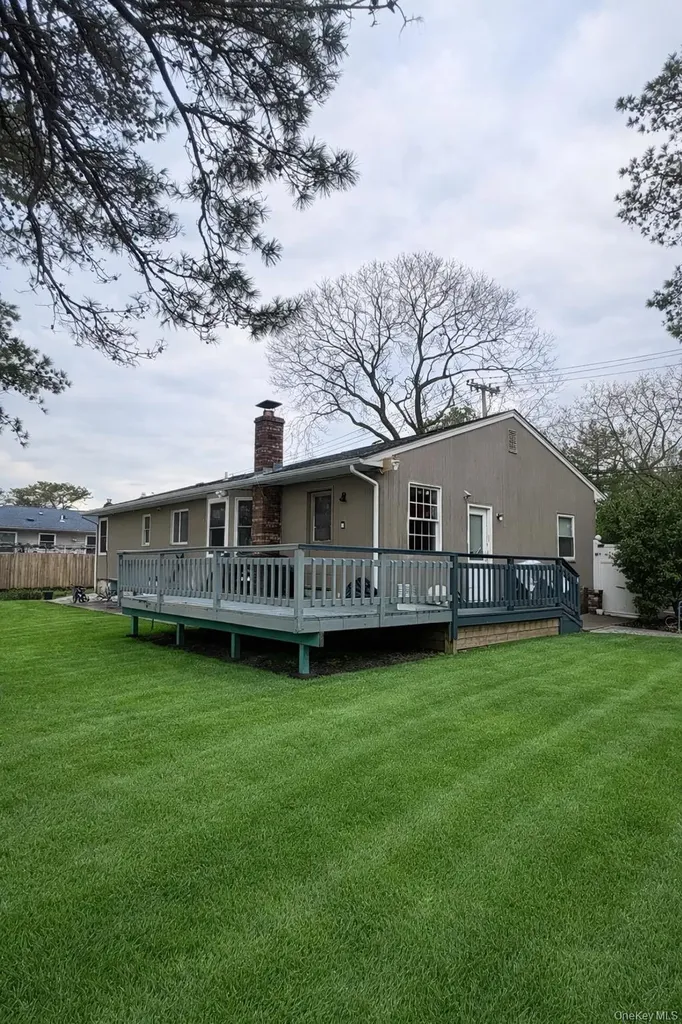264 N Bicycle Path Selden NY 11784