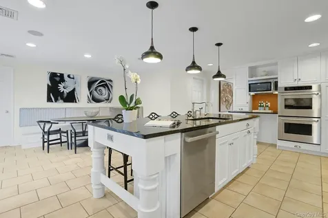 250 Mamaroneck Road Scarsdale NY 10583
