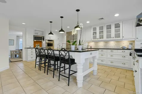 250 Mamaroneck Road Scarsdale NY 10583
