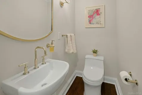 250 Mamaroneck Road Scarsdale NY 10583