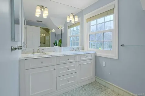 250 Mamaroneck Road Scarsdale NY 10583