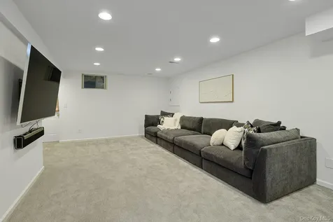 250 Mamaroneck Road Scarsdale NY 10583
