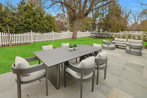 250 Mamaroneck Road Scarsdale NY 10583