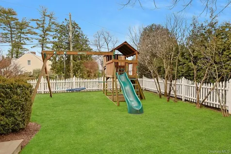 250 Mamaroneck Road Scarsdale NY 10583