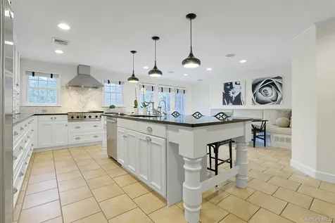 250 Mamaroneck Road Scarsdale NY 10583