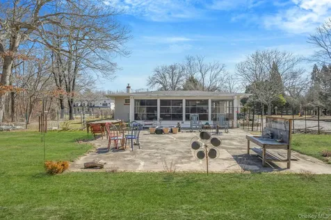 146 Halsey Manor Road Manorville NY 11949
