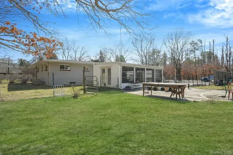 146 Halsey Manor Road Manorville NY 11949