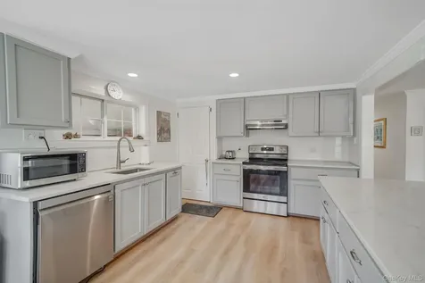 146 Halsey Manor Road Manorville NY 11949