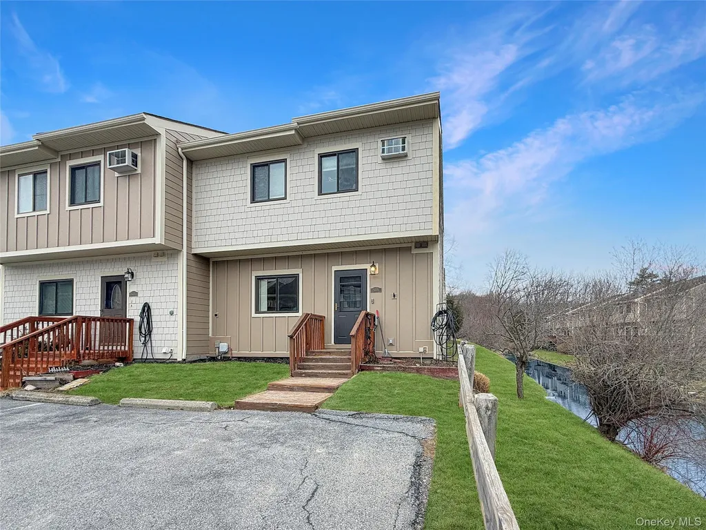 5608 Chelsea Cove N Hopewell Junction NY 12533