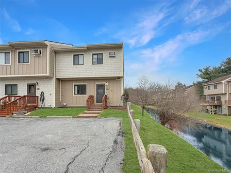 5608 Chelsea Cove N Hopewell Junction NY 12533