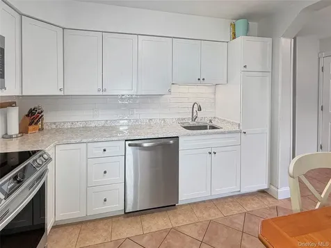 5608 Chelsea Cove N Hopewell Junction NY 12533