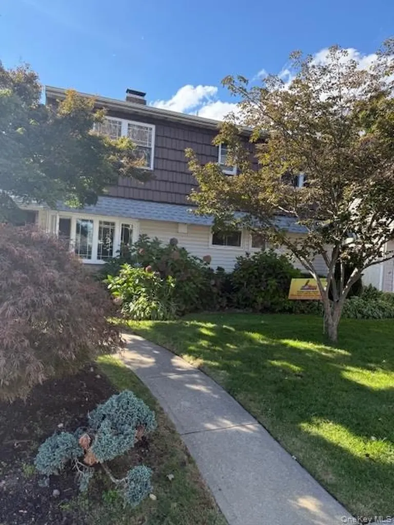 112 Gun Lane Levittown NY 11756