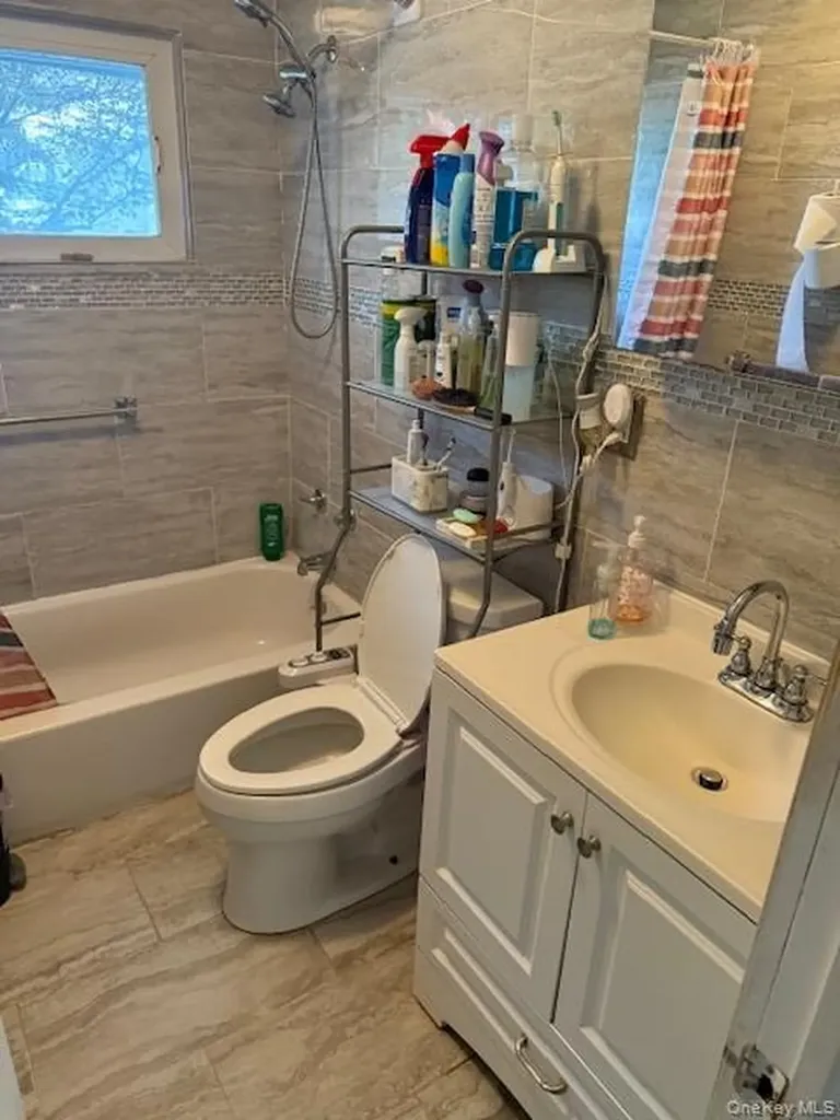 112 Gun Lane Levittown NY 11756