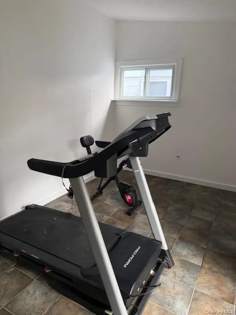 112 Gun Lane Levittown NY 11756