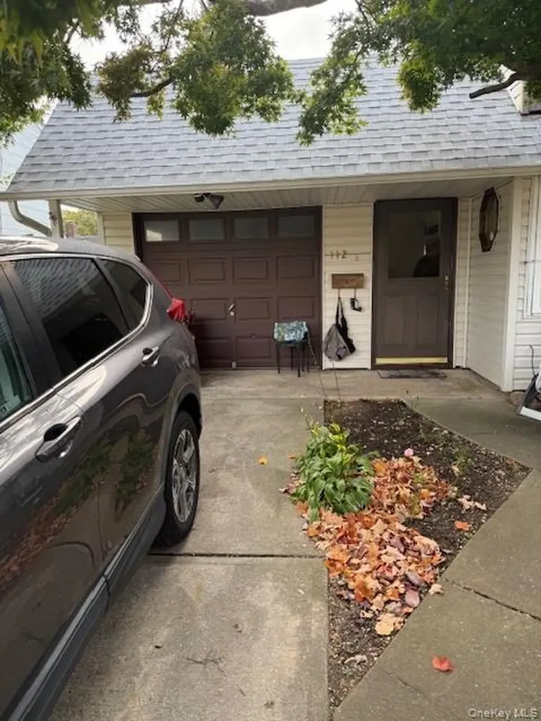 112 Gun Lane Levittown NY 11756