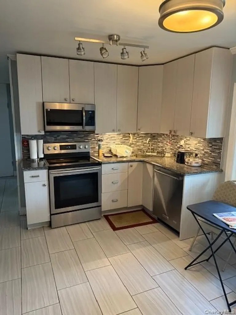 112 Gun Lane Levittown NY 11756