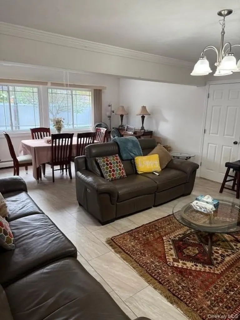 112 Gun Lane Levittown NY 11756