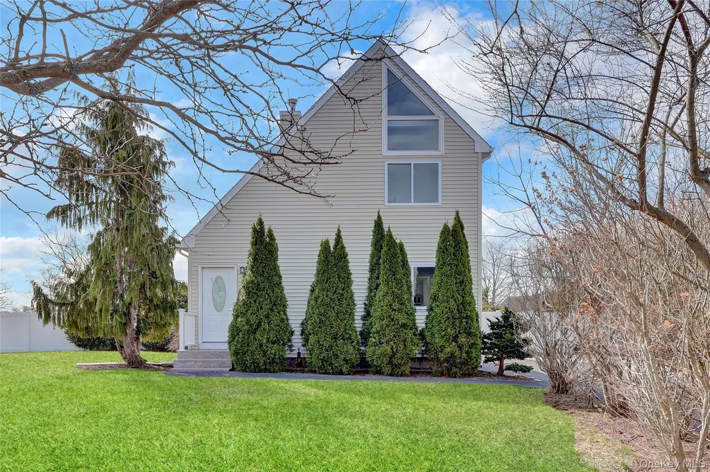 7 Roan Lane Riverhead NY 11901