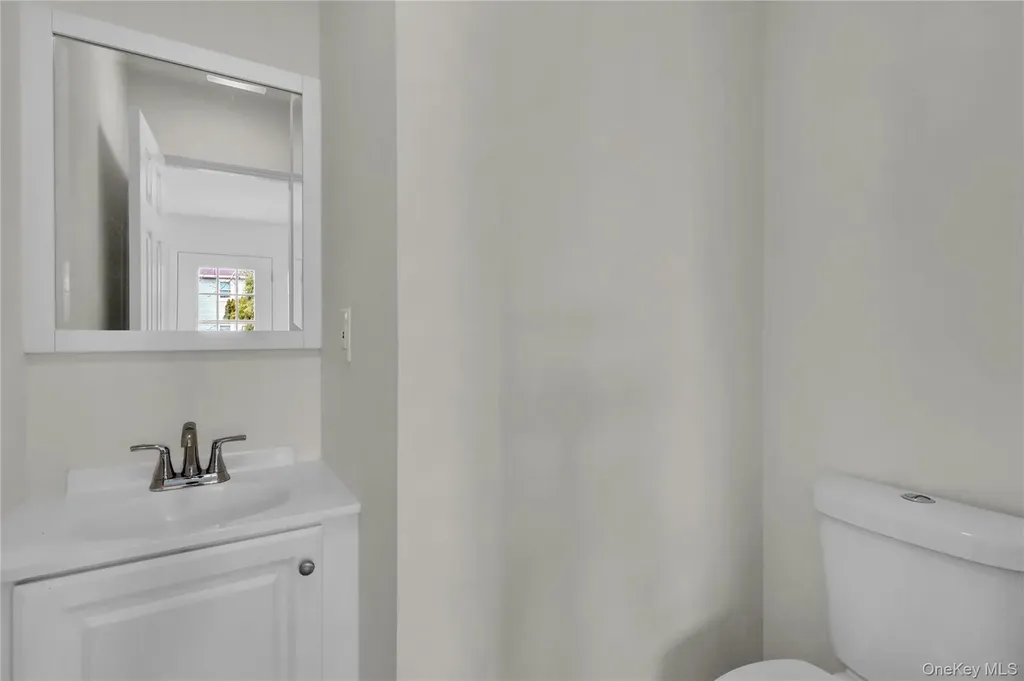 7 Roan Lane Riverhead NY 11901