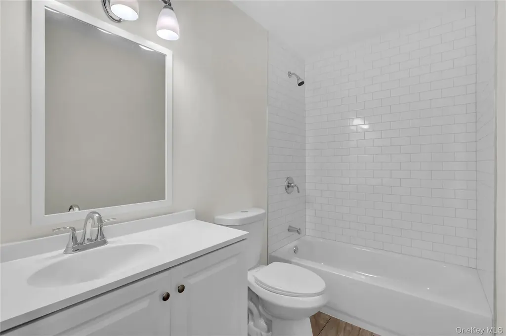 7 Roan Lane Riverhead NY 11901