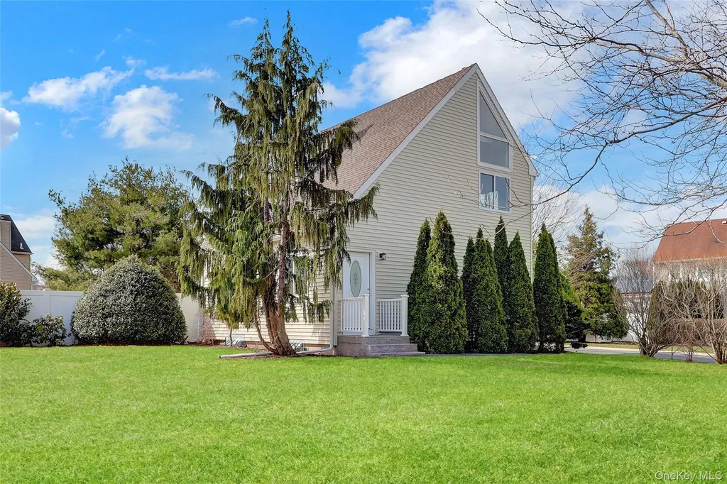 7 Roan Lane Riverhead NY 11901